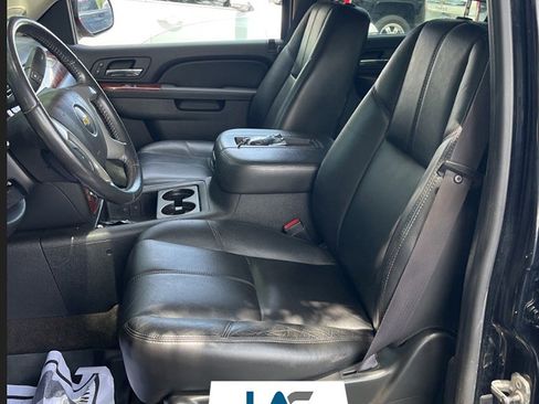Used 2011 Chevrolet Suburban LT w/ Luxury Package AWD/4WD image 5