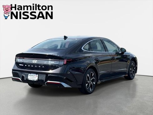 Used 2025 Hyundai Sonata SEL FWD image 2