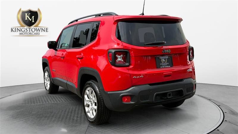 Used 2018 Jeep Renegade Latitude w/ UConnect 8.4 Nav Group AWD/4WD image 3