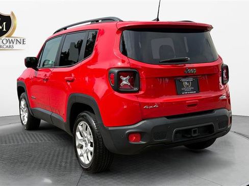 Used 2018 Jeep Renegade Latitude w/ UConnect 8.4 Nav Group AWD/4WD image 3