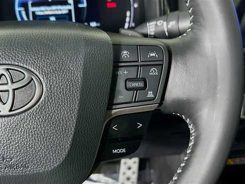 Used 2025 Toyota Camry SE FWD image 17