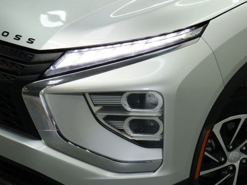 Used 2025 Mitsubishi Eclipse Cross ES AWD/4WD image 2