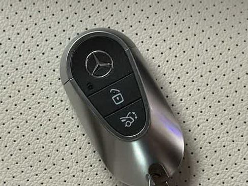 Used 2025 Mercedes-Benz GLC 300 4MATIC image 38