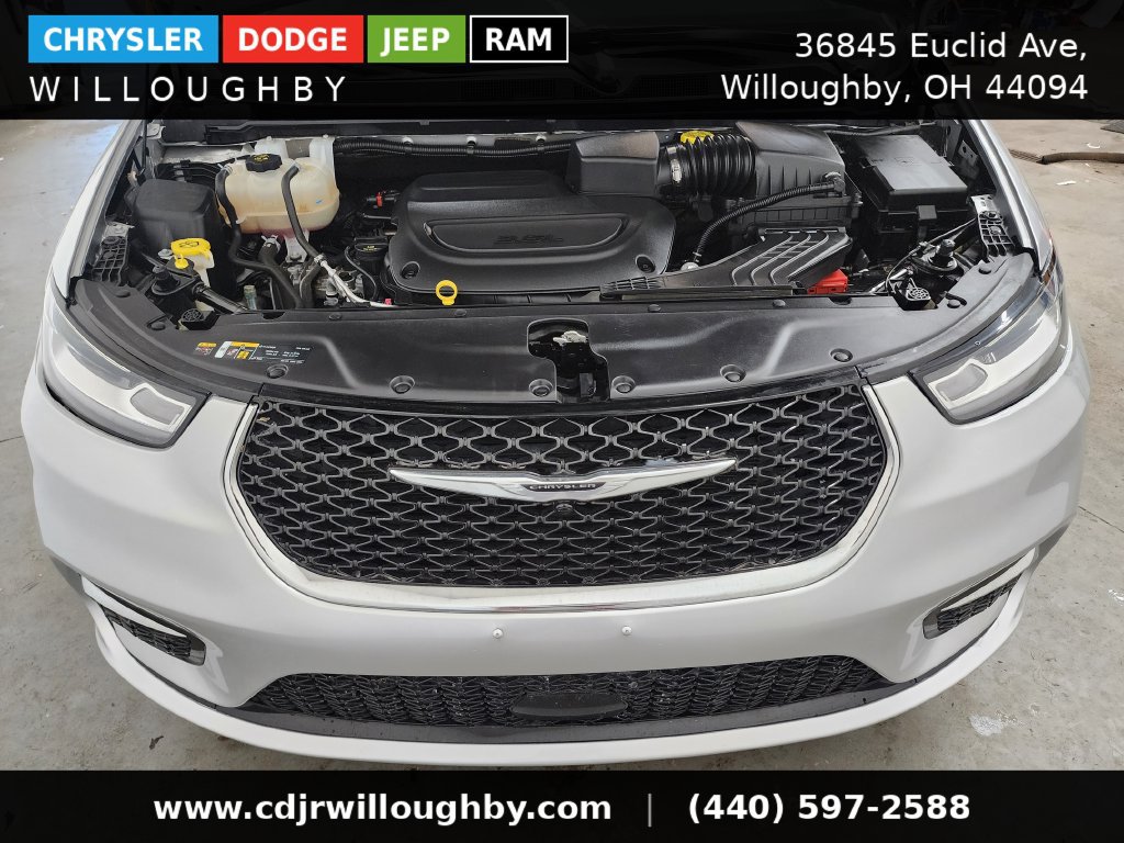 Used 2024 Chrysler Pacifica Touring-L FWD image 38