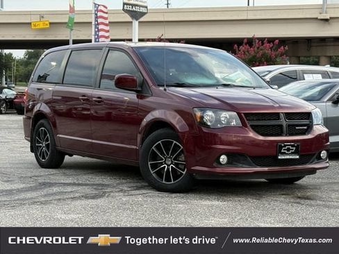 Used 2019 Dodge Grand Caravan SE FWD image 2