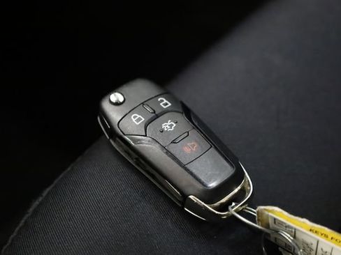 Used 2015 Ford Fusion SE image 30