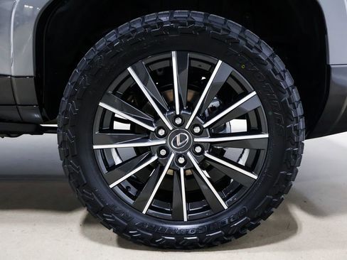 Used 2026 Lexus GX 550 w/ Accessory Package (2T) AWD/4WD image 19