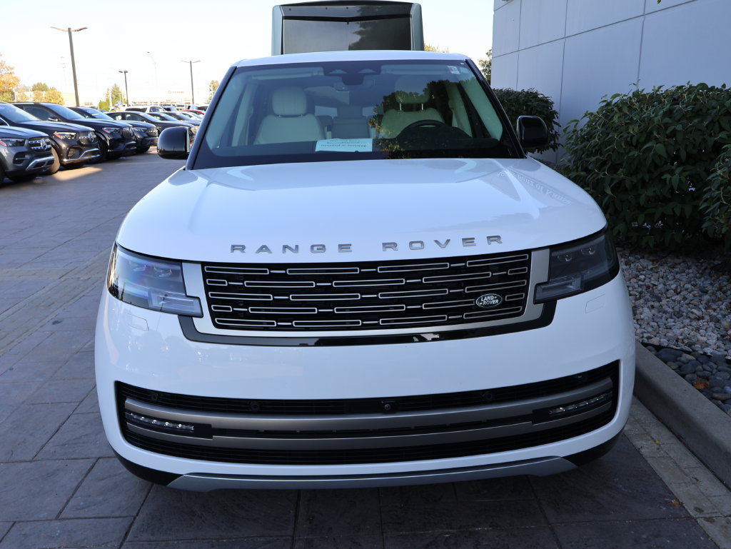 Used 2024 Land Rover Range Rover SE AWD/4WD image 3