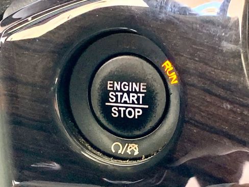 Used 2020 Jeep Grand Cherokee Overland AWD/4WD image 35