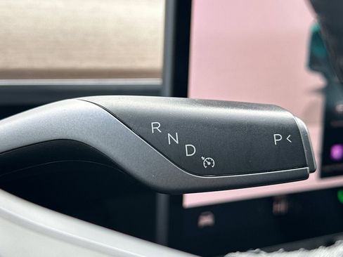 Used 2022 Tesla Model Y Long Range image 28