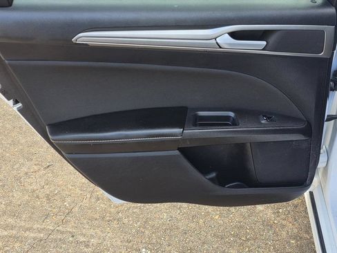 Used 2020 Ford Fusion SE FWD image 34