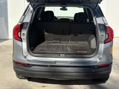 Used 2023 GMC Terrain SLE w/ Driver Convenience Package image 9