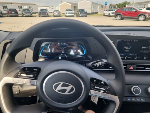 New 2026 Hyundai Elantra SE FWD image 23