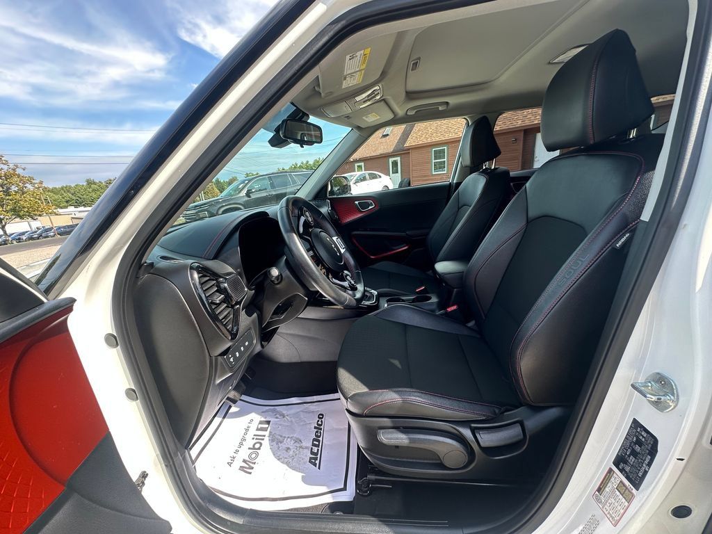Used 2023 Kia Soul GT-Line FWD image 9