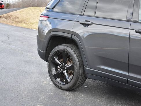 Used 2024 Jeep Grand Cherokee Altitude image 5