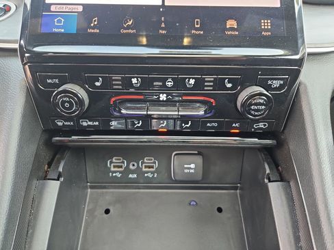 Used 2024 Jeep Grand Cherokee Limited w/ Luxury Tech Group II AWD/4WD image 24