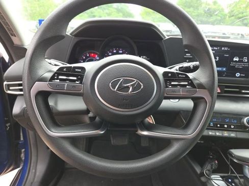 Used 2022 Hyundai Elantra SEL FWD image 8