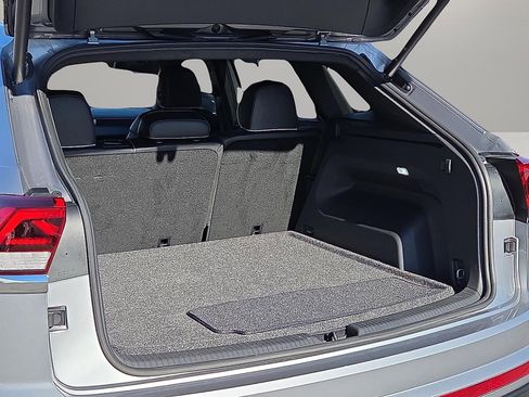 Used 2024 Volkswagen Atlas Cross Sport SEL Premium R-Line image 9