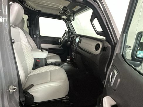 Used 2023 Jeep Wrangler Unlimited Sahara AWD/4WD image 32