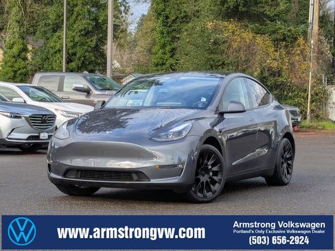 Used 2022 Tesla Model Y Long Range image 1