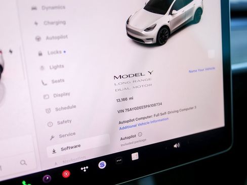 Used 2023 Tesla Model Y Long Range image 16