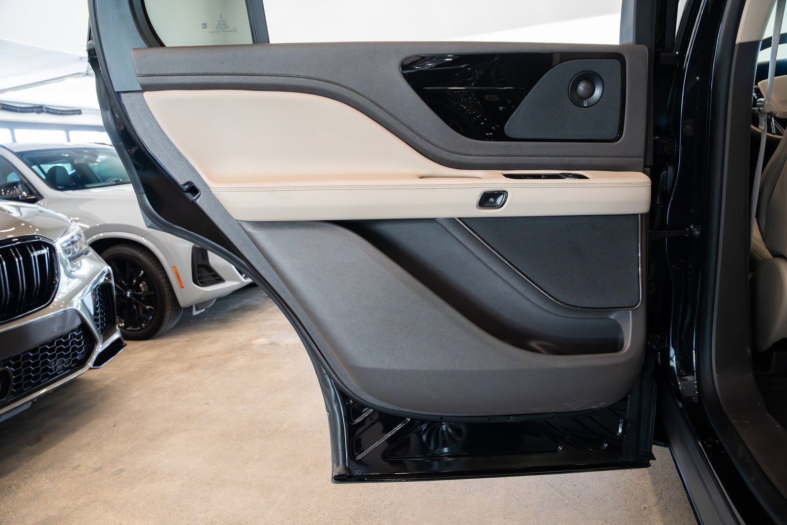 Used 2022 Lincoln Aviator Reserve RWD image 19