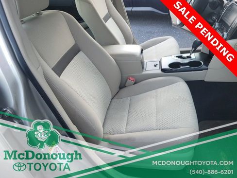 Used 2014 Toyota Camry LE image 17