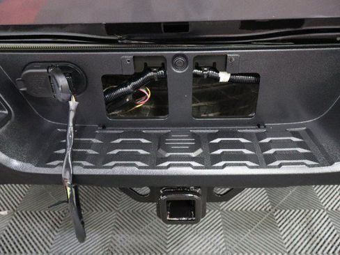Used 2017 Toyota Tacoma SR5 w/ Tow Package RWD image 28