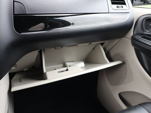 Used 2020 Dodge Grand Caravan SXT FWD image 32