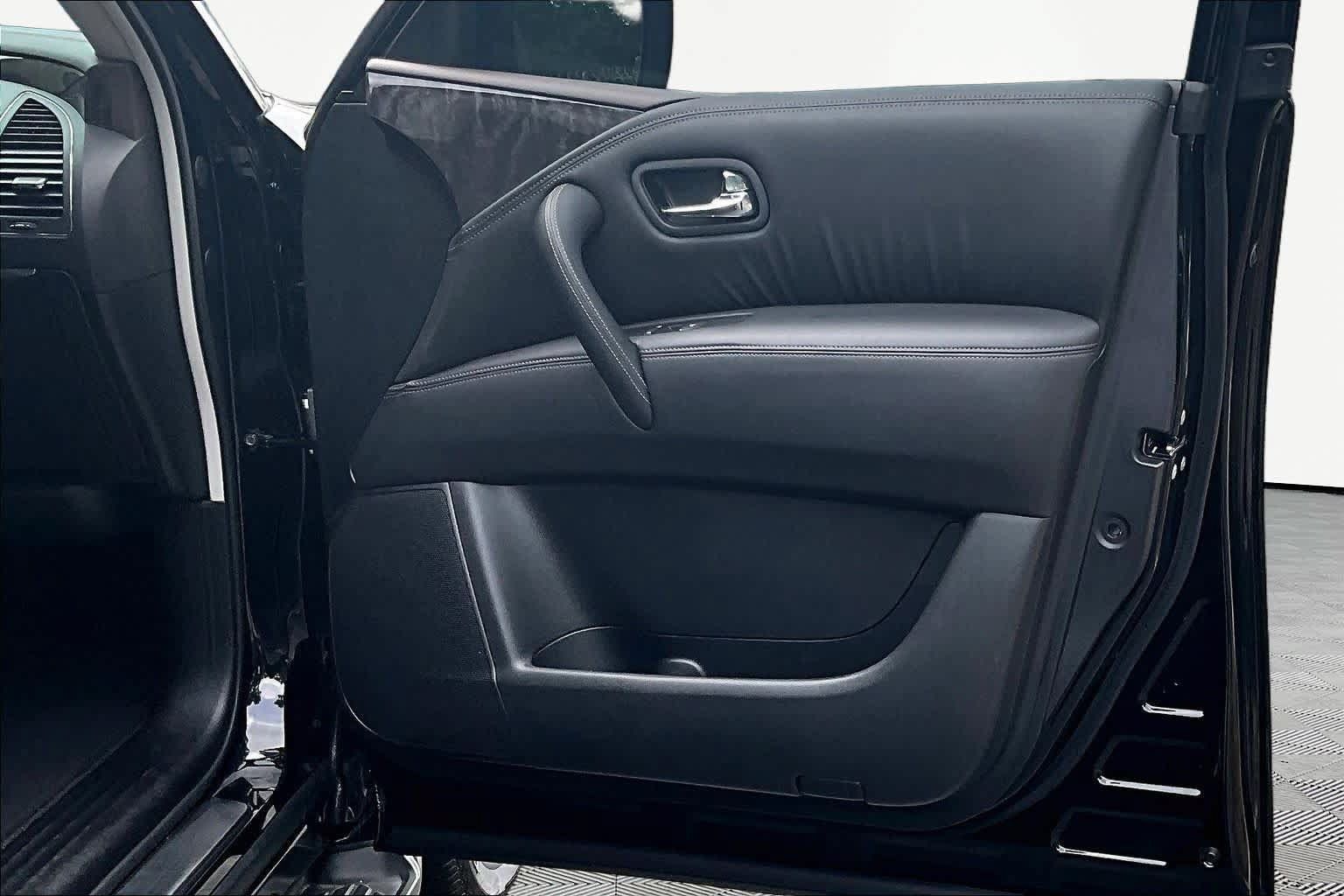 Used 2024 Nissan Armada Platinum w/ Captain's Chairs Package RWD image 23