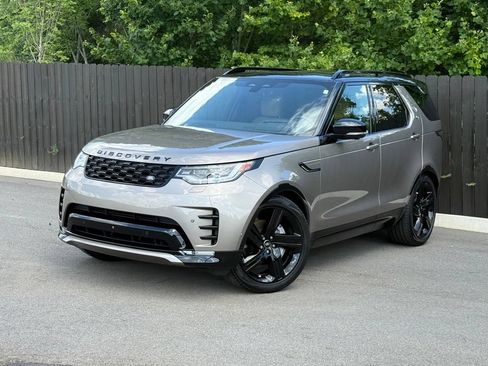 Certified 2025 Land Rover Discovery Dynamic SE AWD/4WD image 1