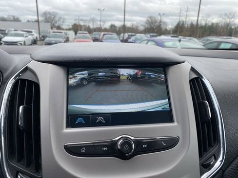 Used 2018 Chevrolet Cruze LS image 16