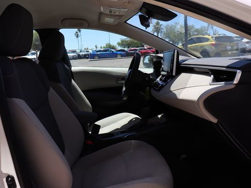 Used 2020 Toyota Corolla LE FWD image 34