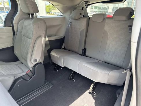 Used 2022 Toyota Sienna LE w/ LE Plus Package AWD/4WD image 10