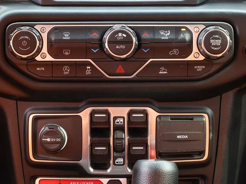 Used 2023 Jeep Gladiator Mojave AWD/4WD image 12