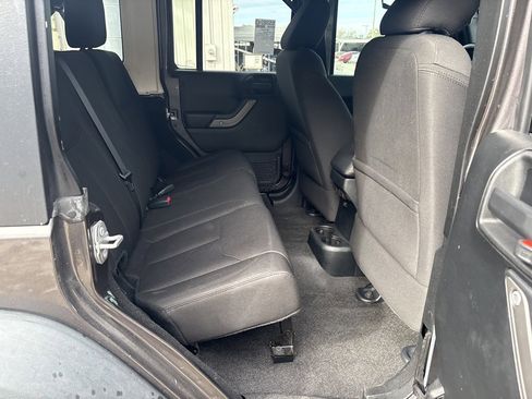 Used 2017 Jeep Wrangler Unlimited Sahara w/ Connectivity Group image 12