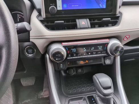 Used 2025 Toyota RAV4 XLE FWD image 20