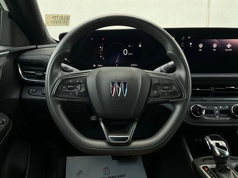 Used 2025 Buick Envista Preferred image 31