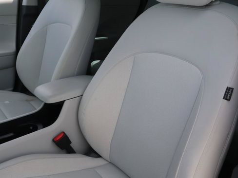 Used 2025 Hyundai Kona SE FWD image 12