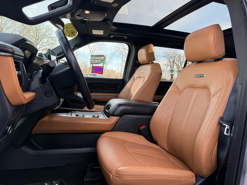 Used 2024 Ford Expedition Max Platinum image 18