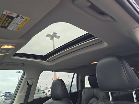 Used 2022 Toyota Highlander XLE image 16