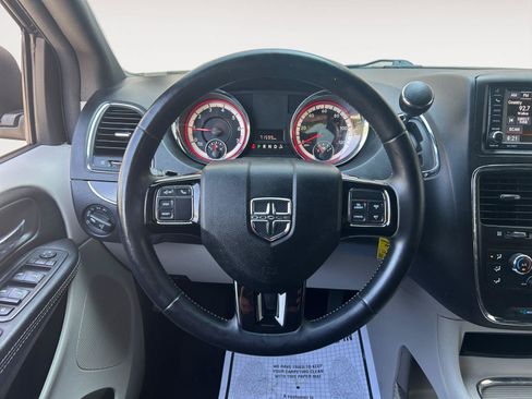 Used 2019 Dodge Grand Caravan SXT FWD image 12