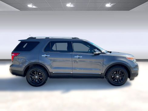 Used 2015 Ford Explorer XLT w/ Equipment Group 202A image 7