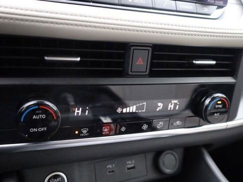 Used 2023 Nissan Rogue SL w/ SL Premium Package image 23