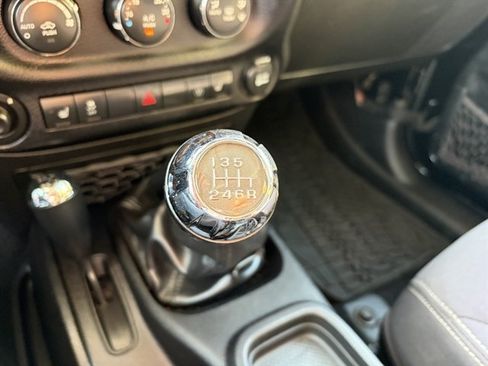 Used 2013 Jeep Wrangler Unlimited Sahara w/ Connectivity Group AWD/4WD image 30