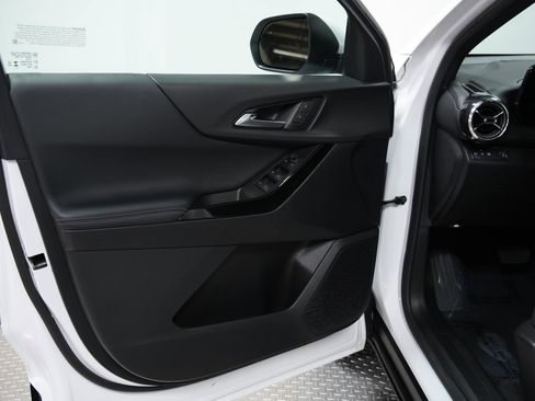 Used 2025 Chevrolet Equinox LT image 19