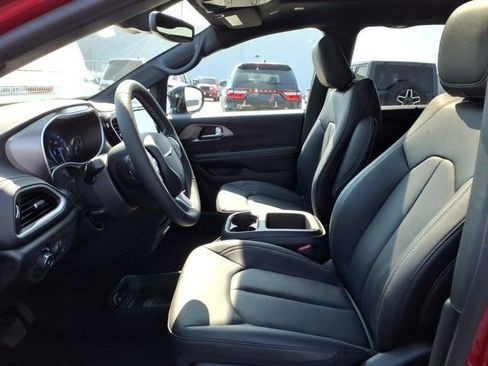 New 2026 Chrysler Pacifica Select image 14