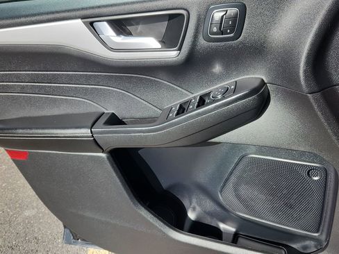 Used 2025 Ford Escape Platinum image 9