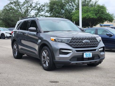 Used 2021 Ford Explorer XLT w/ Equipment Group 202A RWD image 3