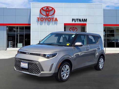 Used 2023 Kia Soul LX FWD image 8